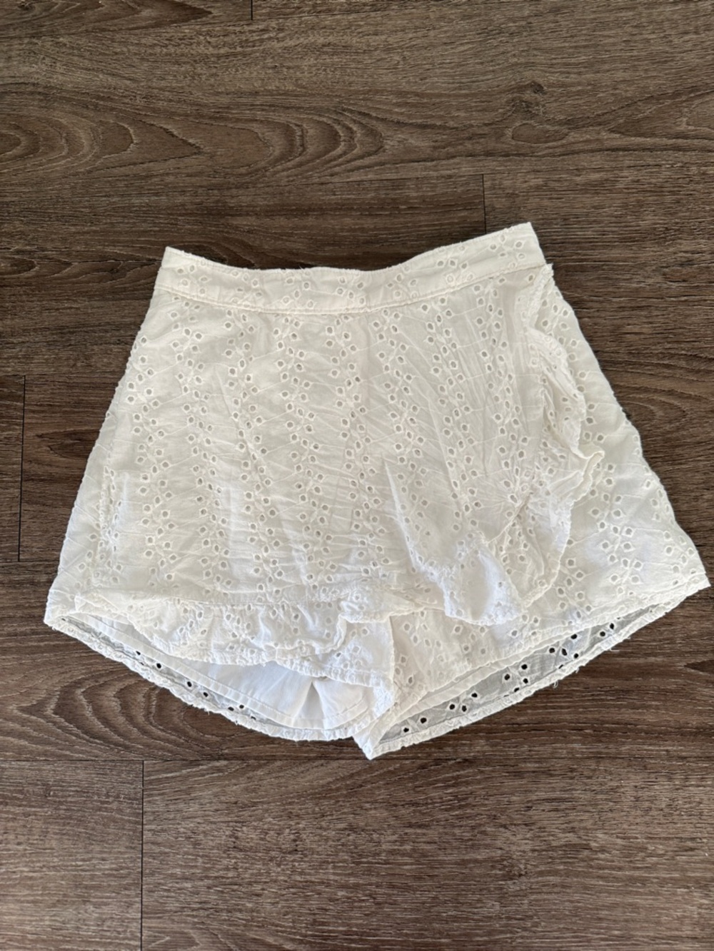 Hollister White Eyelet Ruffle Skort